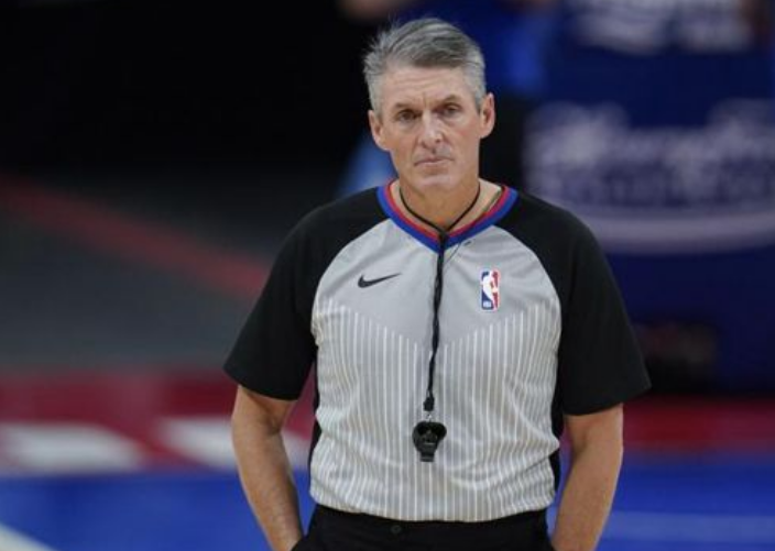 乐鱼官网-NBA官宣总决赛裁判大名单：福斯特托尼兄弟等四大名哨领衔