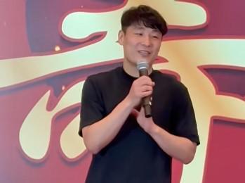 乐鱼网址-武磊在年维泗寿宴上讲话：要把年老、徐导的精神传承给下一代
